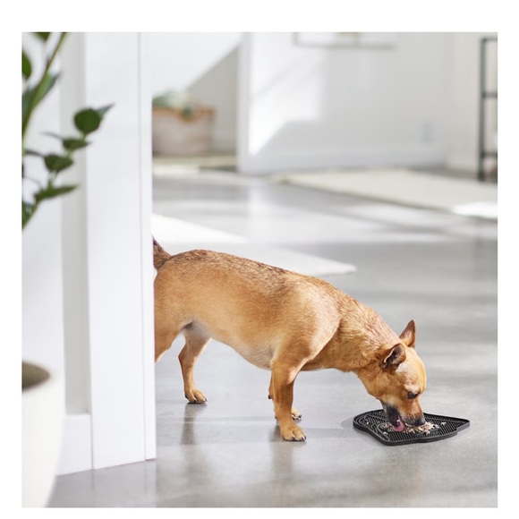 NWT STAR WARS DARTH VADER Silicone Dog & Cat Lick Mat, Black - Picture 3 of 4